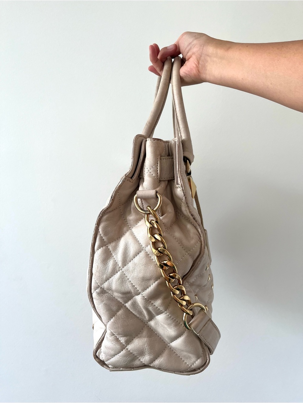 Michael Kors Hamilton Quilted Cream Leather Satchel with Gold Studs - Picture 4 of 16